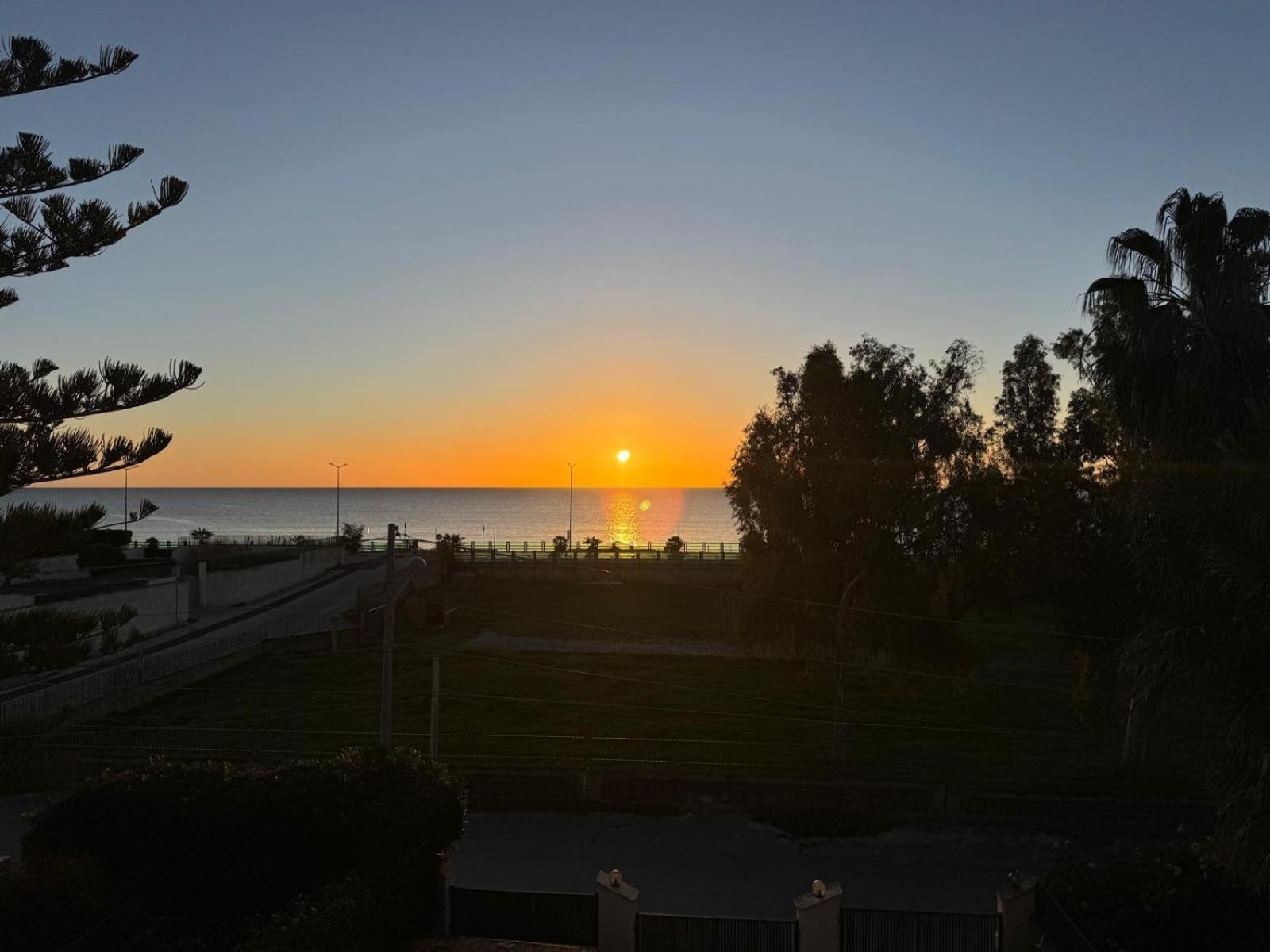 Апартаменты Moonlight House A 50 Mt Dal Mare Noto Marina Lido di Noto Экстерьер фото